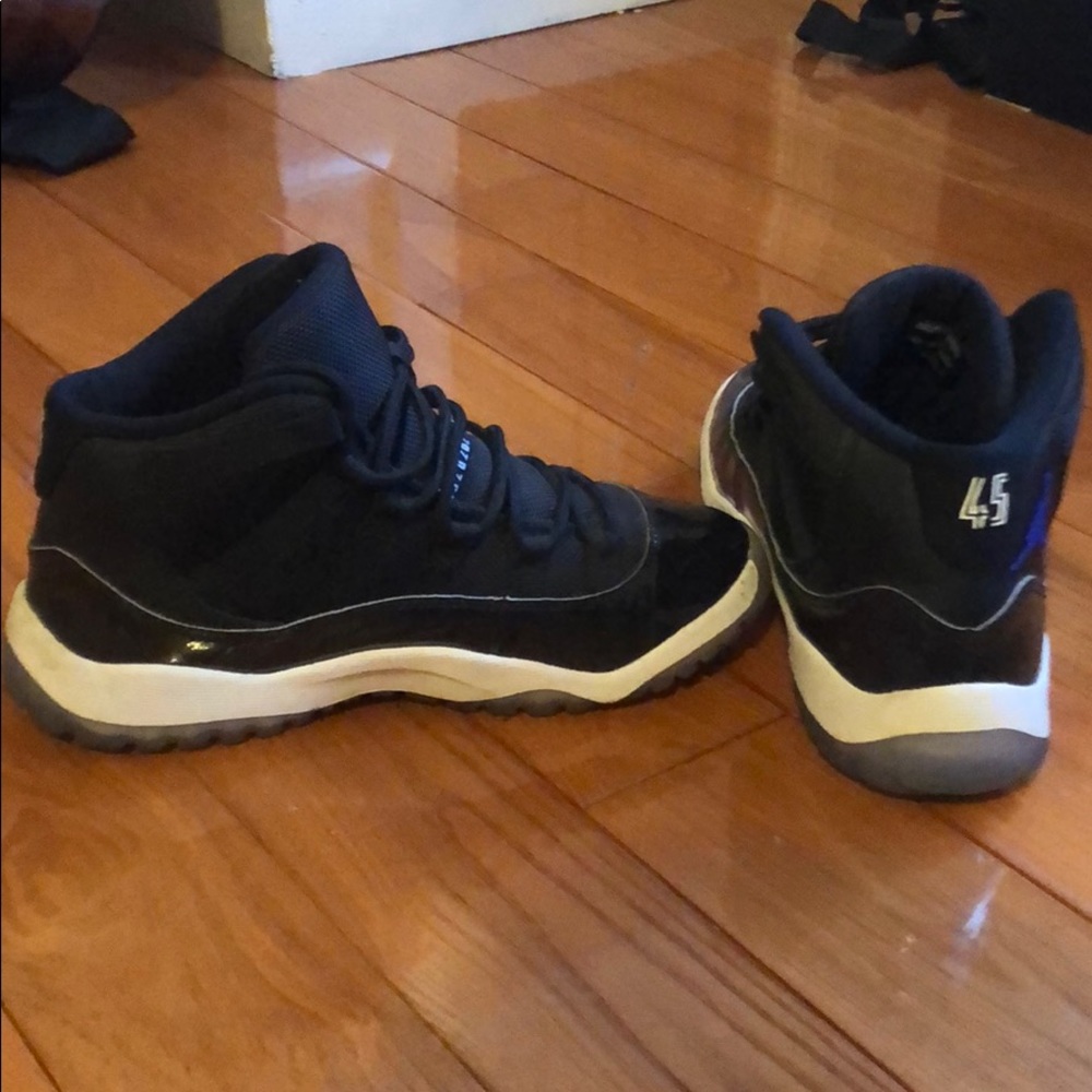 Jordan 11 Retro Space Jam      Kids Size 3